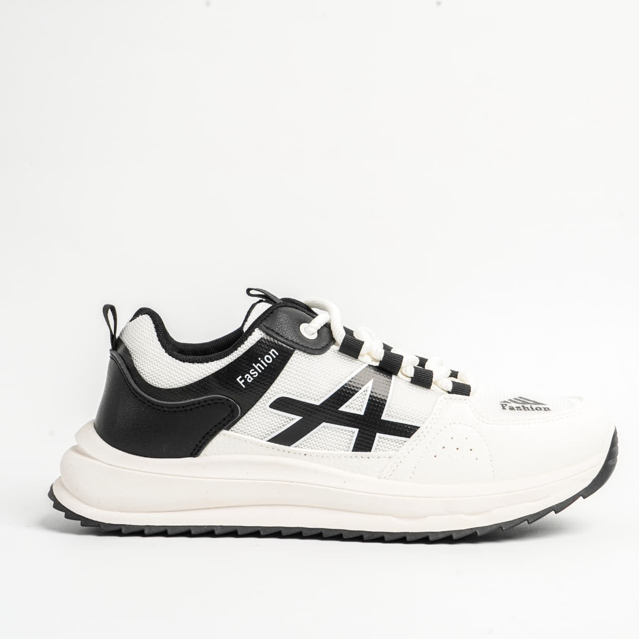 Novare – Black & White